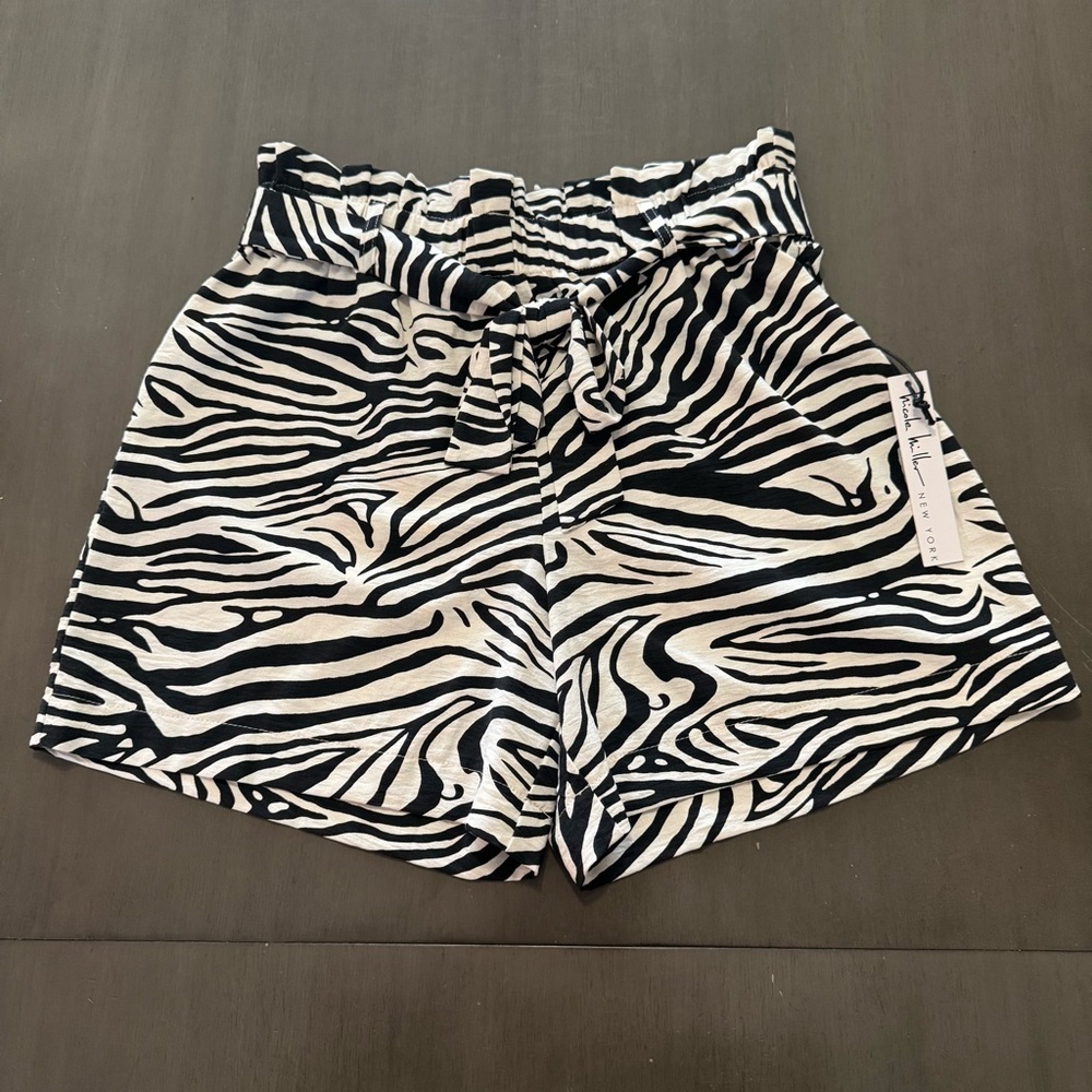 NWT Nicole Miller Black and White Zebra Print High Waist Pull On Shorts w/ Belt